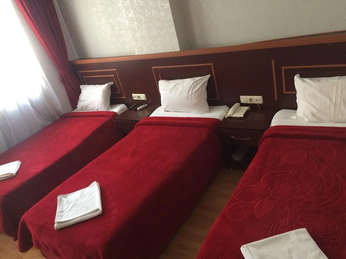 Red White Hotel Istambul 2*,